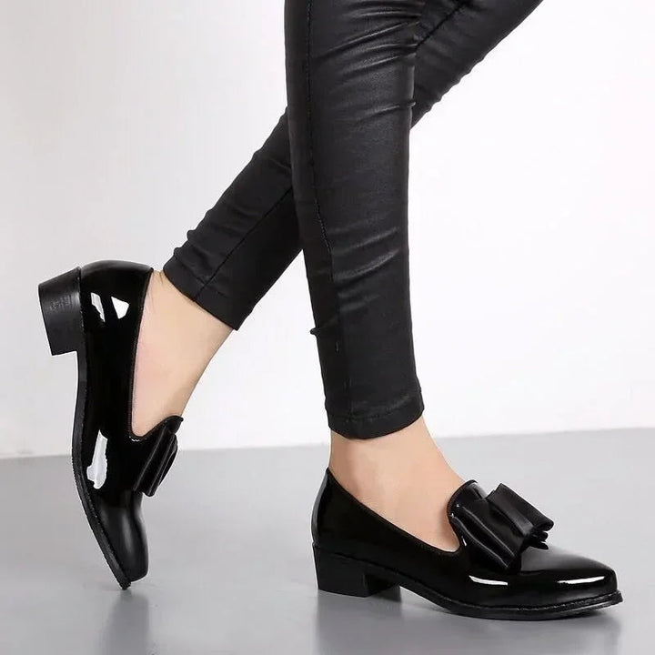 Mocassins à nœud en cuir verni