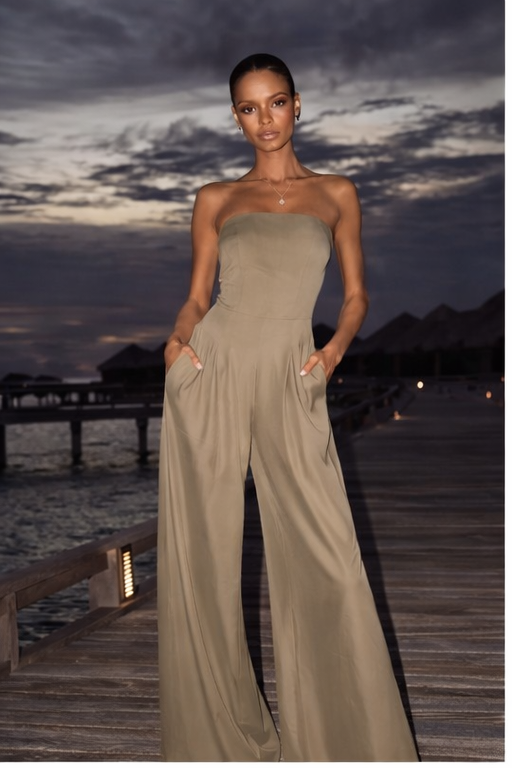 Rygfri og skulderfri jumpsuit