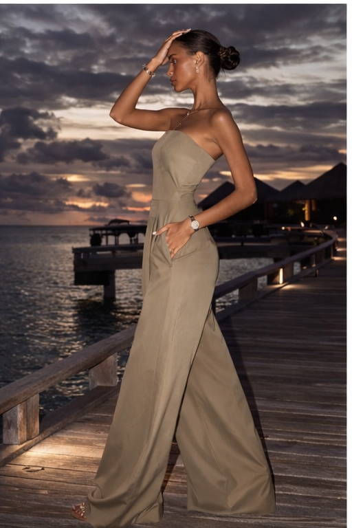 Rygfri og skulderfri jumpsuit